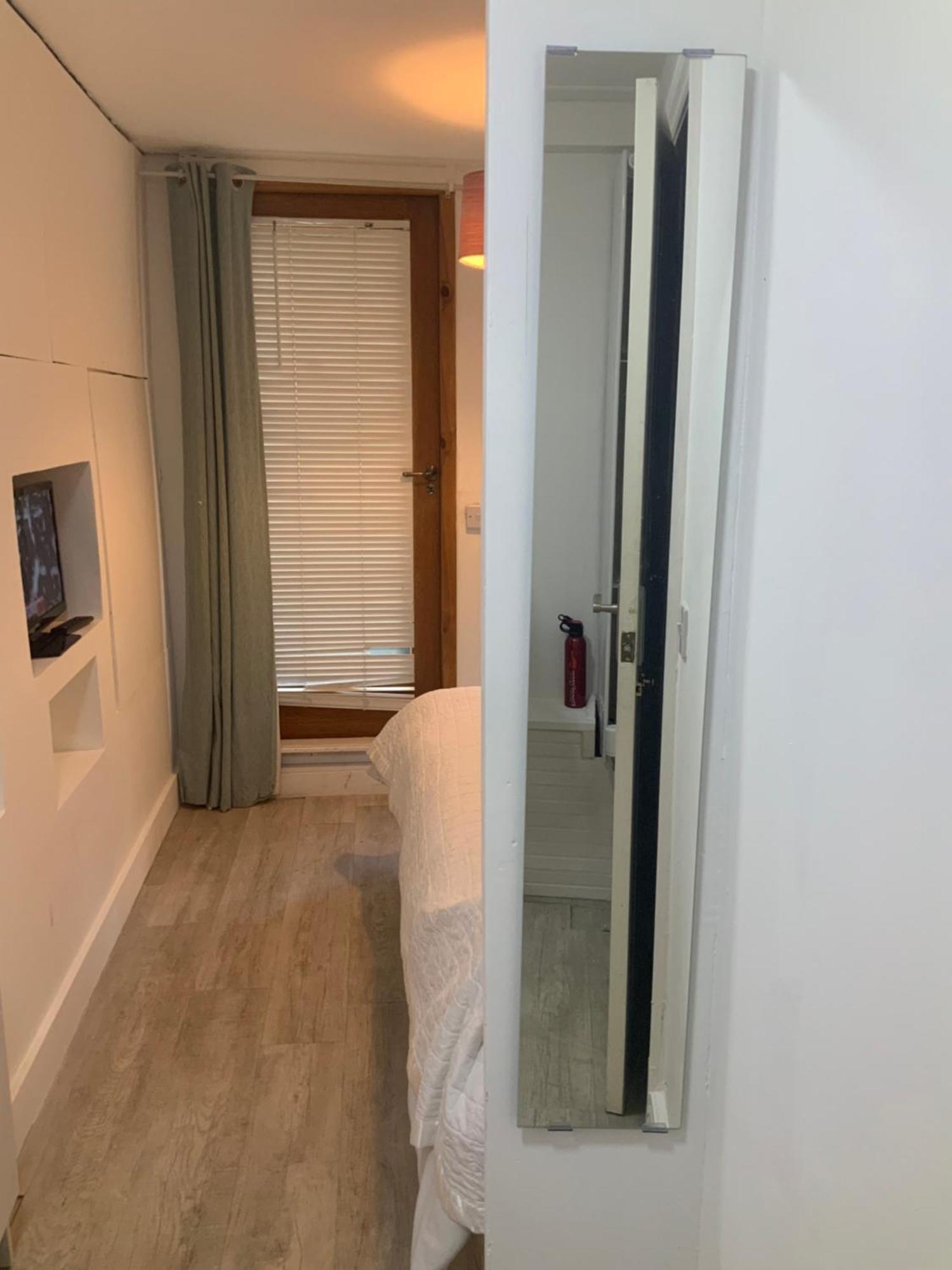 Self Contained In Guest house 2*
